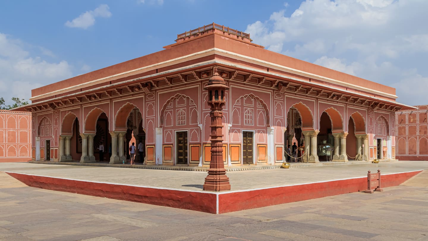 Jaipur and the Forts of Rajasthan: A Practical Guide from Amber to Ranthambore